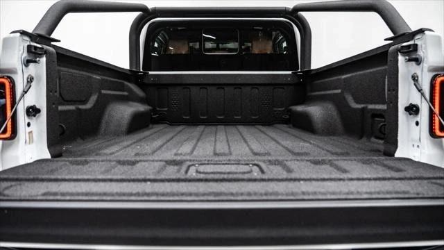 2025 Jeep JT Gladiator - Image 20 of 21