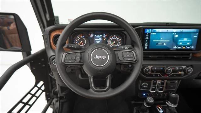 2025 Jeep JT Gladiator - Image 18 of 21
