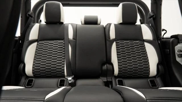 2025 Jeep JT Gladiator - Image 18 of 21