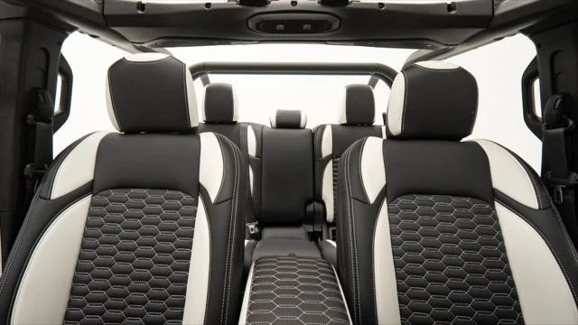 2025 Jeep JT Gladiator - Image 17 of 21