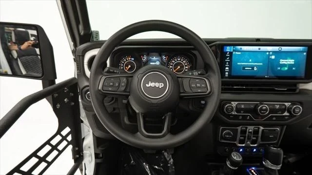 2025 Jeep JT Gladiator - Image 20 of 21