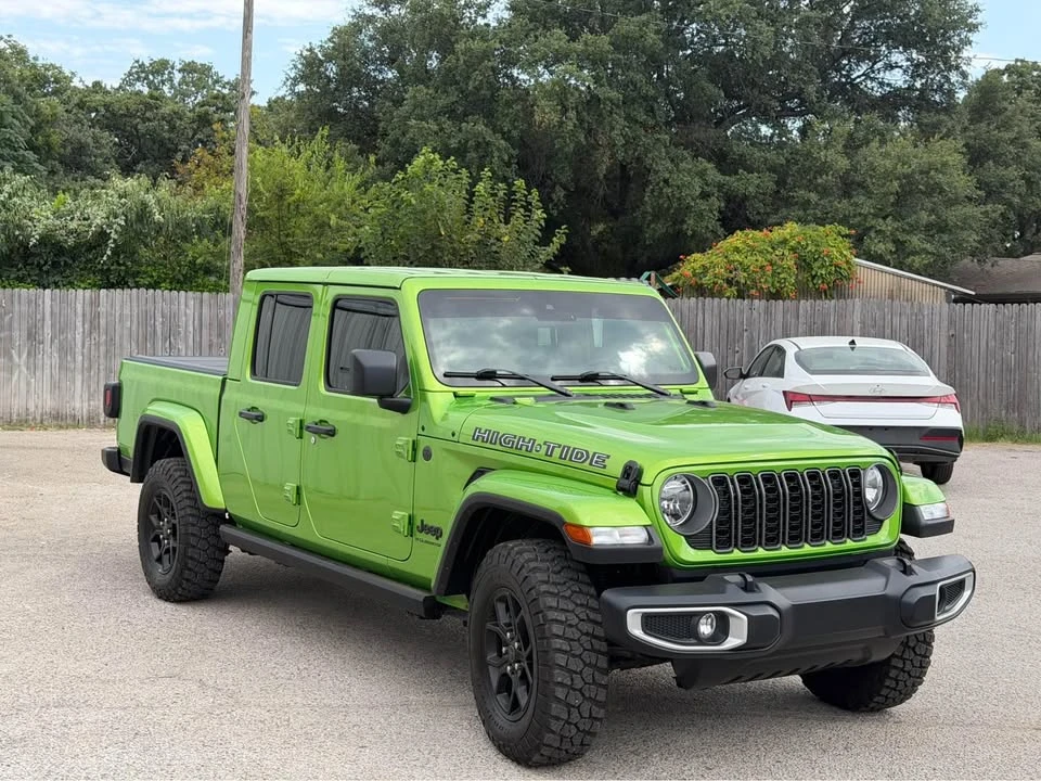 2025 Jeep JT Gladiator - Image 2 of 9