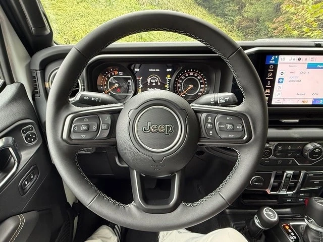 2025 Jeep JT Gladiator - Image 20 of 21