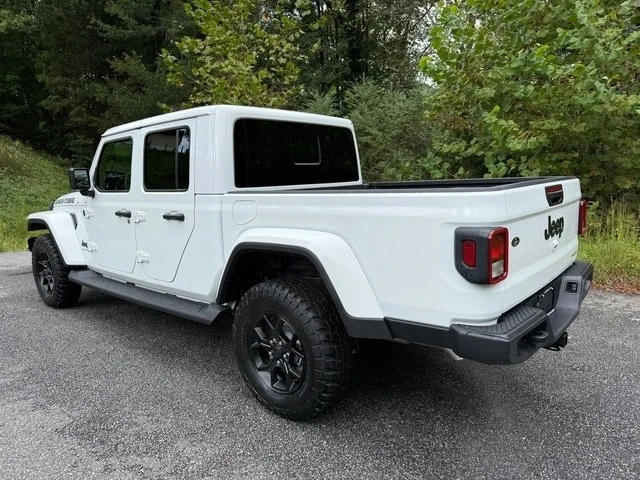 2025 Jeep JT Gladiator - Image 10 of 21