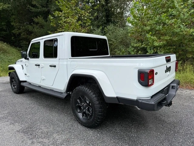 2025 Jeep JT Gladiator - Image 10 of 21