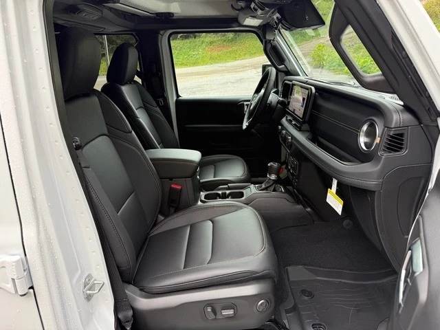 2025 Jeep JT Gladiator - Image 19 of 21