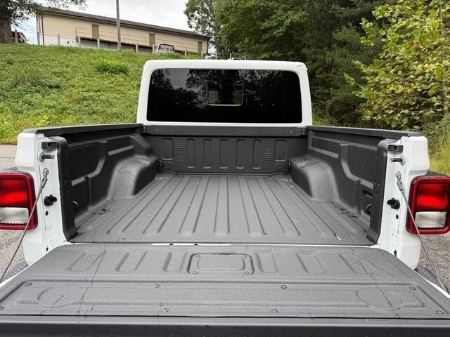 2025 Jeep JT Gladiator - Image 9 of 21