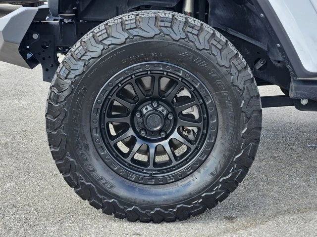 2025 Jeep JT Gladiator - Image 9 of 18