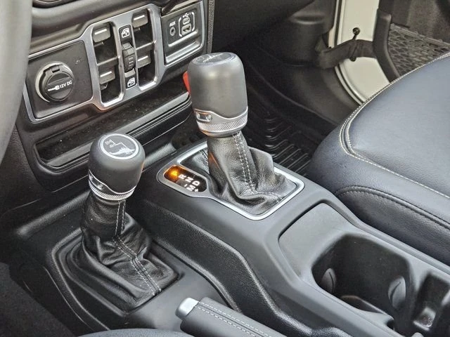 2025 Jeep JT Gladiator - Image 17 of 18