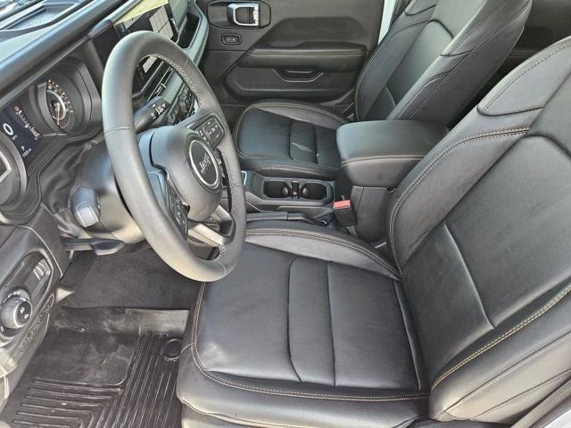 2025 Jeep JT Gladiator - Image 10 of 18