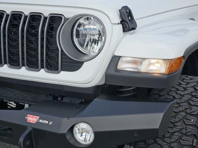 2025 Jeep JT Gladiator - Image 7 of 18