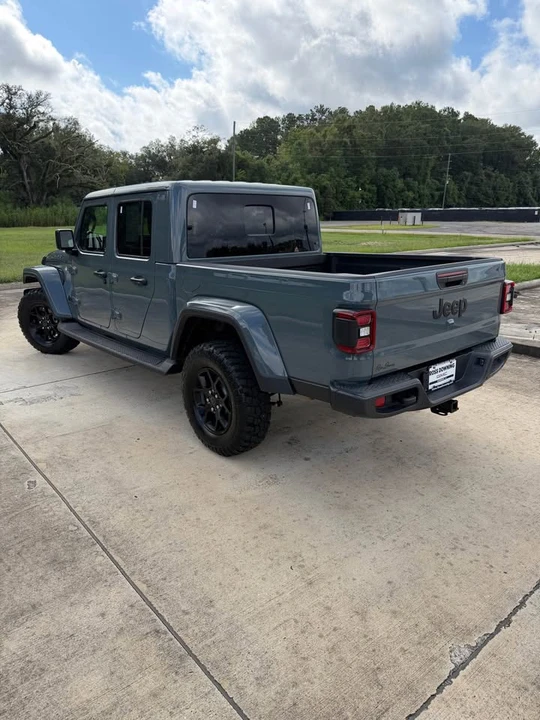 2025 Jeep JT Gladiator - Image 14 of 18