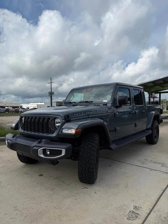 2025 Jeep JT Gladiator - Image 11 of 18