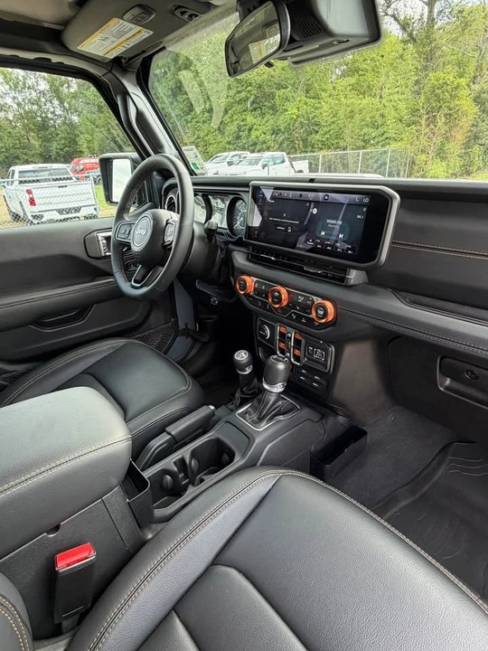 2025 Jeep JT Gladiator - Image 18 of 18