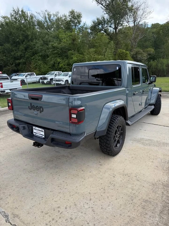 2025 Jeep JT Gladiator - Image 16 of 18