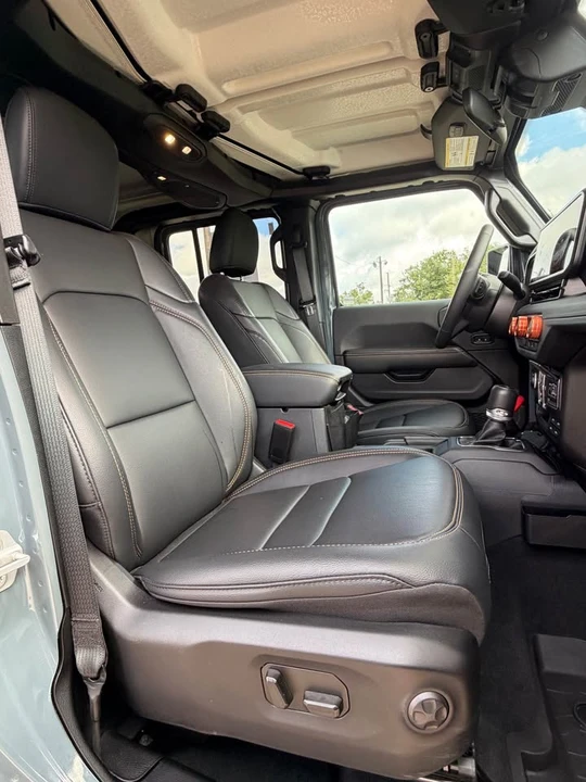 2025 Jeep JT Gladiator - Image 3 of 18