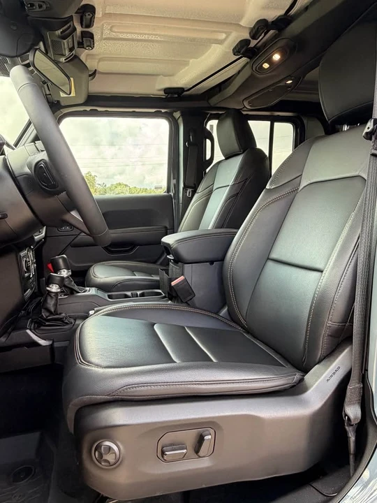 2025 Jeep JT Gladiator - Image 8 of 18