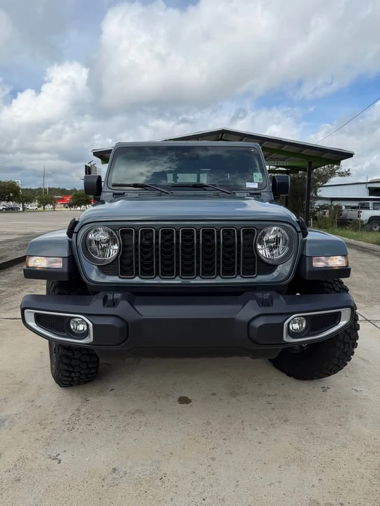 2025 Jeep JT Gladiator - Image 10 of 18