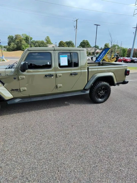 2025 Jeep JT Gladiator - Image 2 of 2