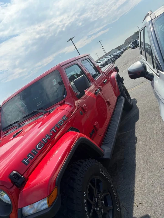 2025 Jeep JT Gladiator - Image 5 of 7