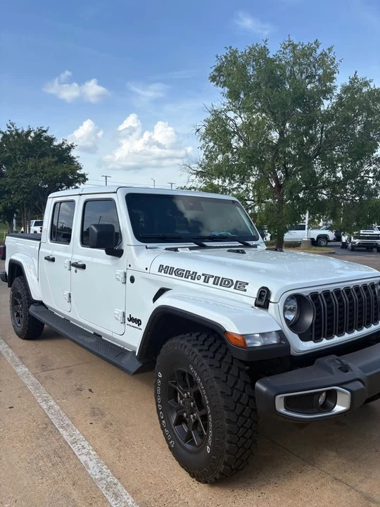 2025 Jeep JT Gladiator - Image 2 of 3