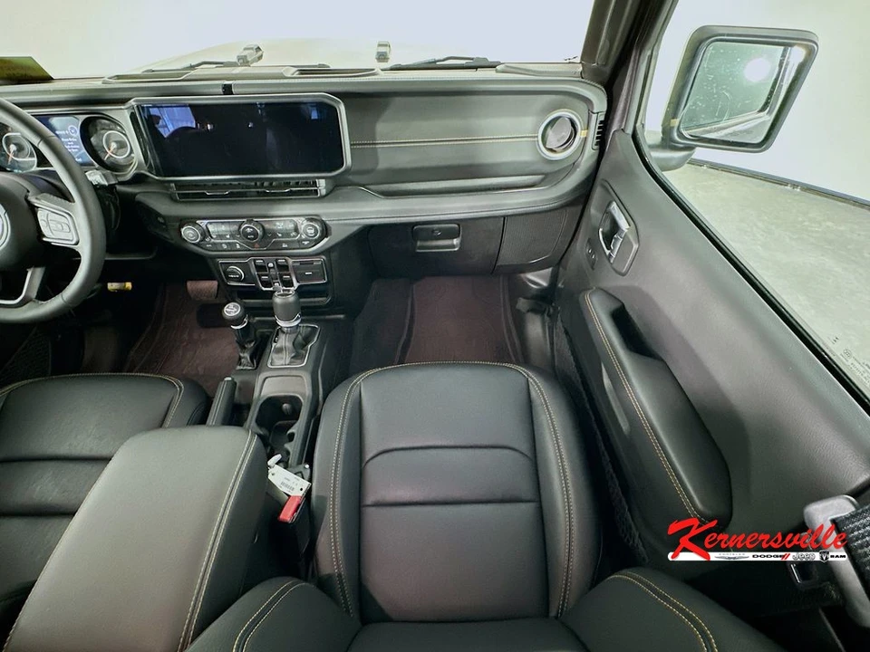 2025 Jeep JT Gladiator - Image 11 of 24