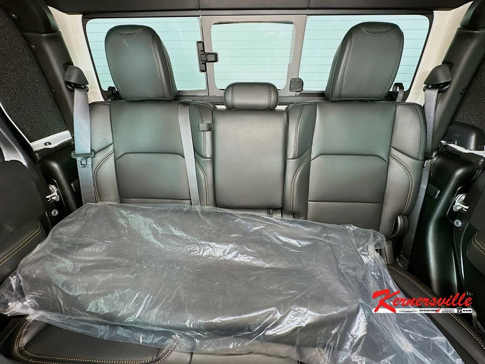 2025 Jeep JT Gladiator - Image 13 of 24
