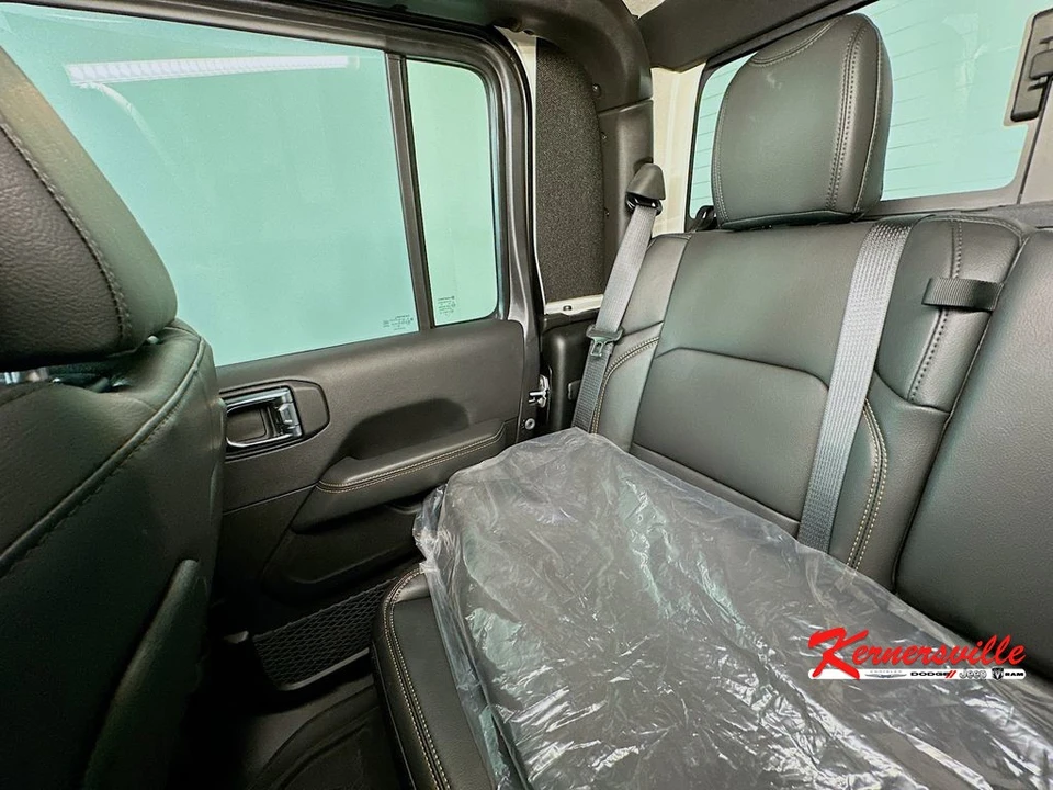 2025 Jeep JT Gladiator - Image 12 of 24