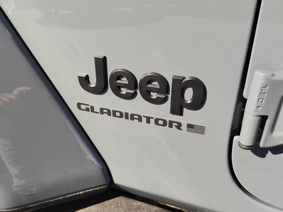 2025 Jeep JT Gladiator - Image 10 of 12