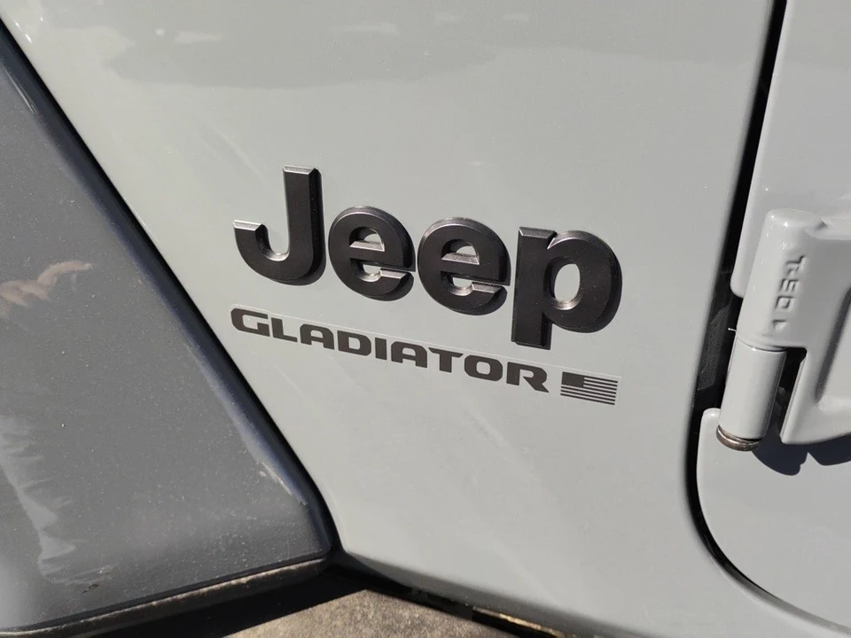 2025 Jeep JT Gladiator - Image 10 of 12