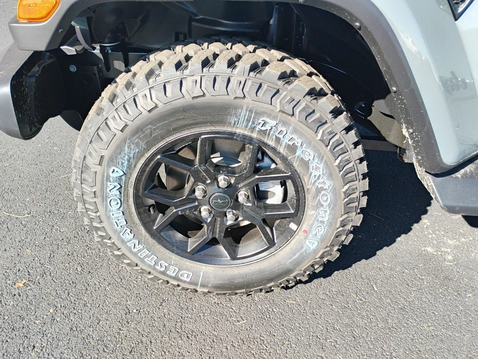 2025 Jeep JT Gladiator - Image 9 of 12