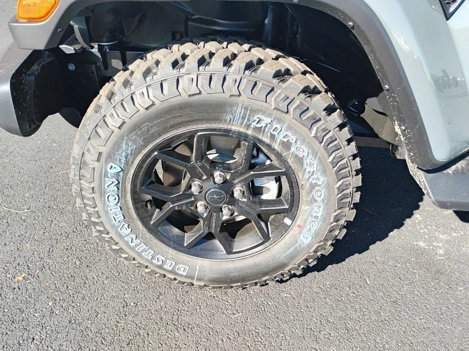 2025 Jeep JT Gladiator - Image 9 of 12