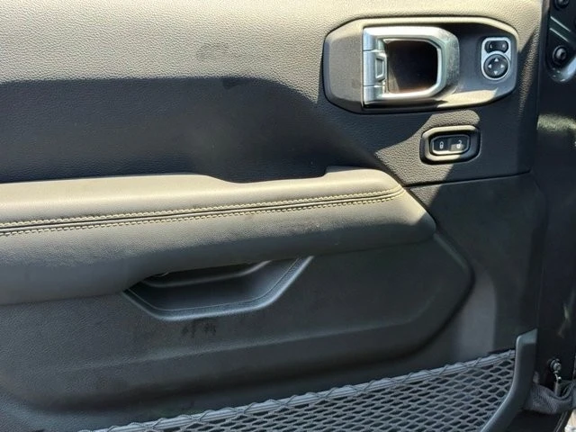 2025 Jeep JT Gladiator - Image 11 of 12