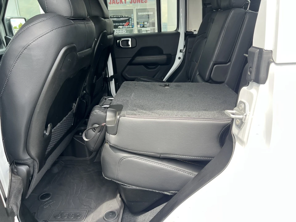 2025 Jeep JT Gladiator - Image 13 of 30