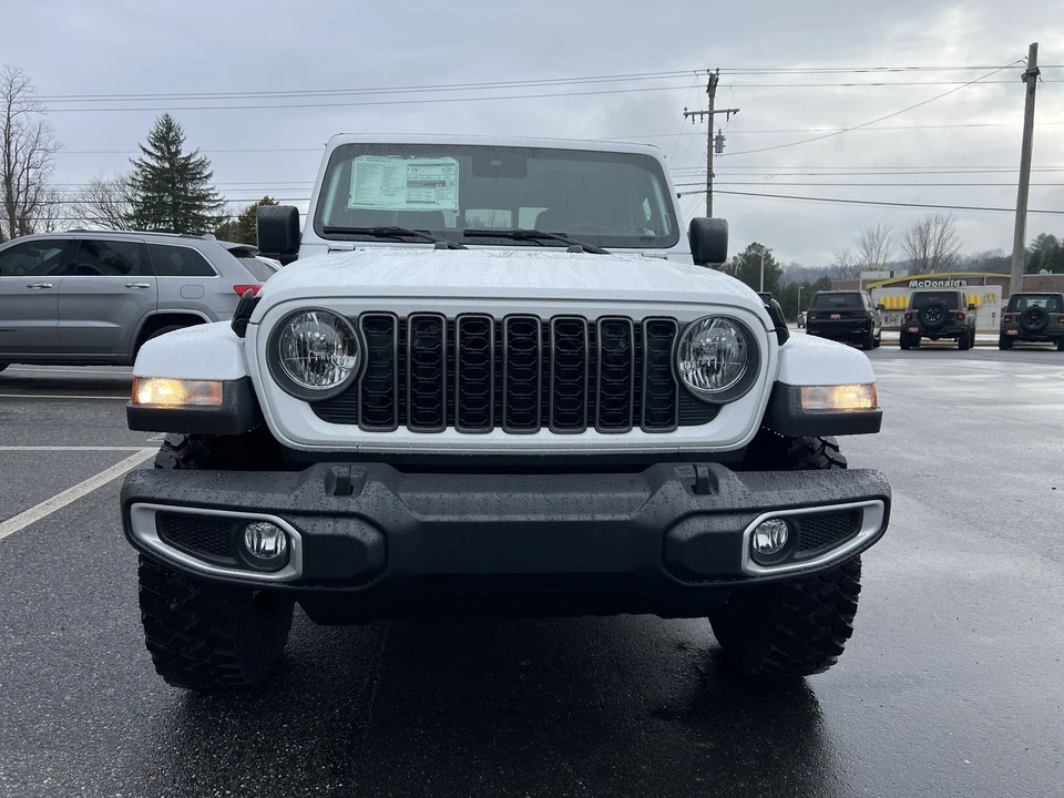2025 Jeep JT Gladiator - Image 5 of 12
