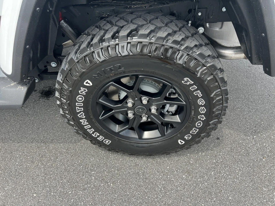 2025 Jeep JT Gladiator - Image 9 of 30