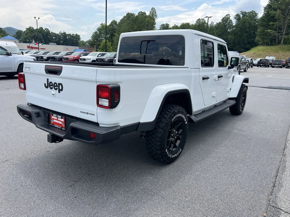2025 Jeep JT Gladiator - Image 3 of 30