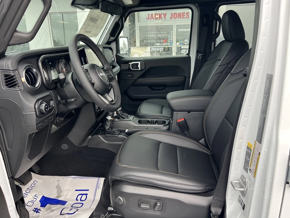 2025 Jeep JT Gladiator - Image 18 of 21
