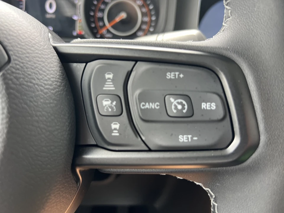 2025 Jeep JT Gladiator - Image 25 of 30