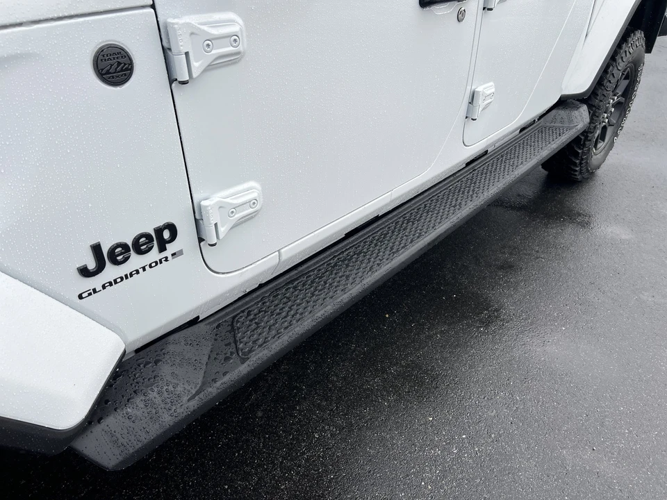 2025 Jeep JT Gladiator - Image 16 of 21