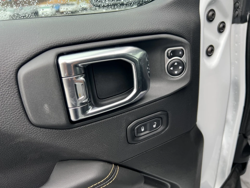 2025 Jeep JT Gladiator - Image 17 of 21