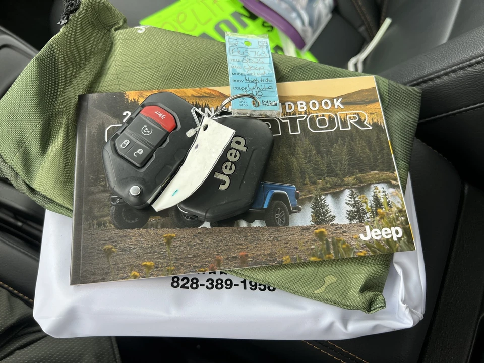 2025 Jeep JT Gladiator - Image 28 of 30