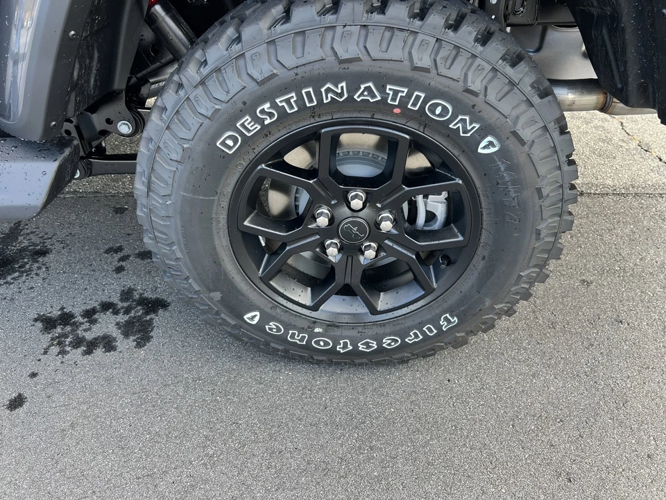 2025 Jeep JT Gladiator - Image 9 of 21