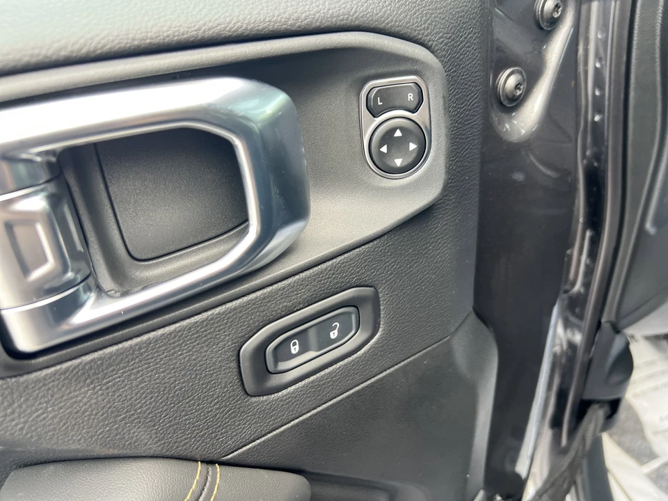 2025 Jeep JT Gladiator - Image 17 of 21