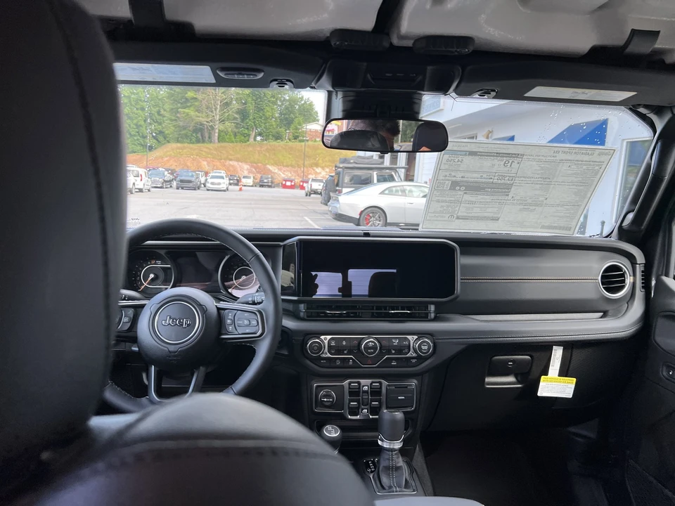 2025 Jeep JT Gladiator - Image 14 of 21