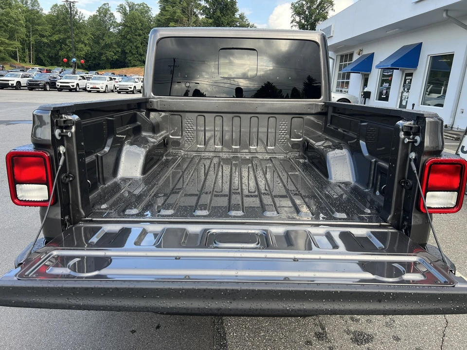 2025 Jeep JT Gladiator - Image 8 of 21