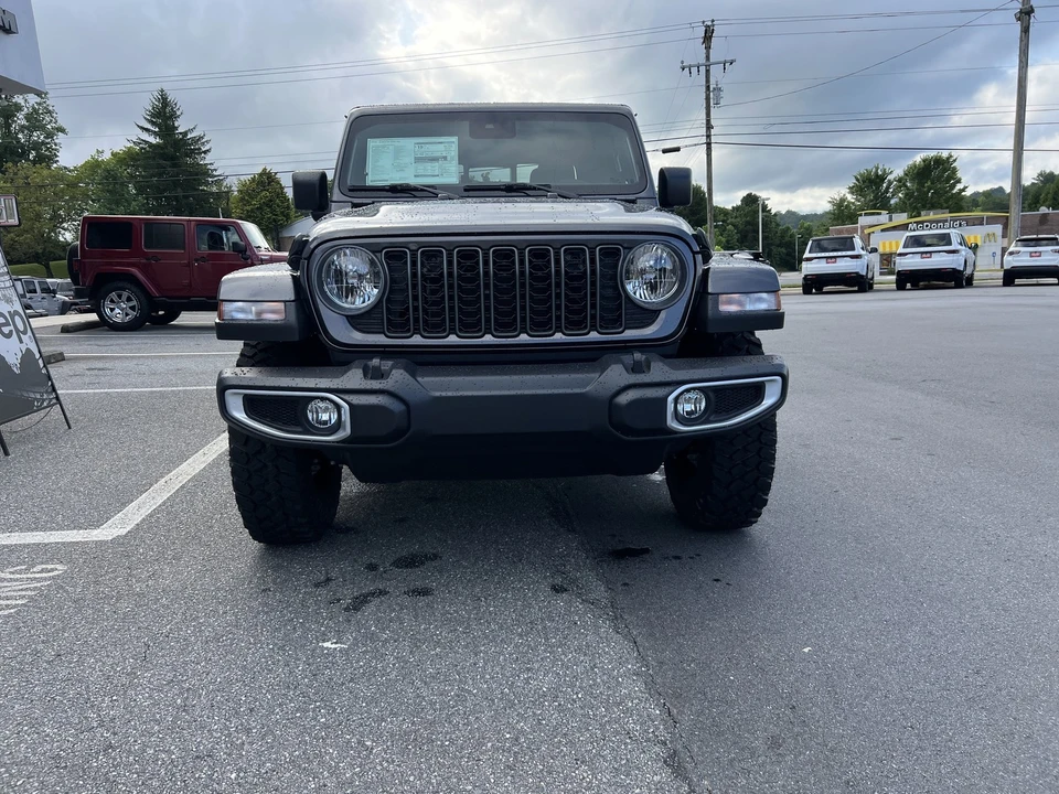 2025 Jeep JT Gladiator - Image 5 of 21