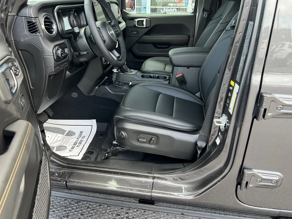 2025 Jeep JT Gladiator - Image 16 of 21