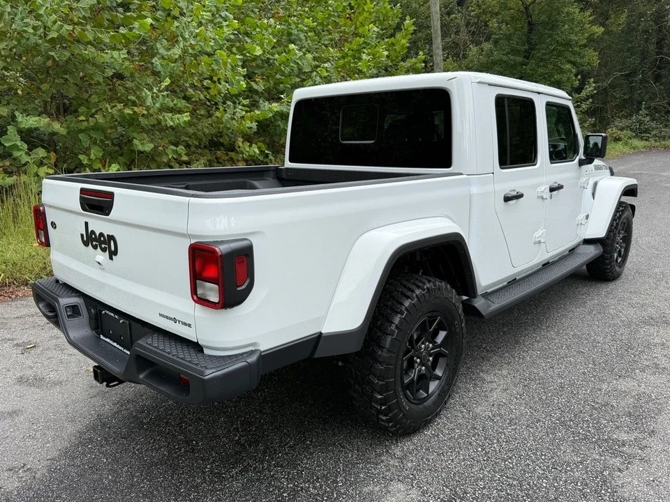 2025 Jeep JT Gladiator - Image 7 of 21