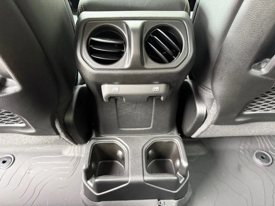 2025 Jeep JT Gladiator - Image 17 of 21